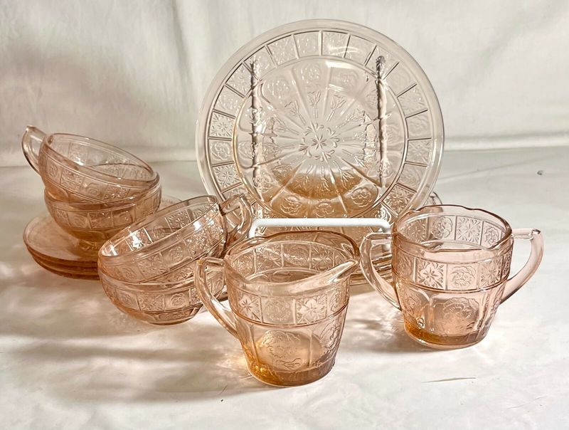 5 Depression Glass Patterns Collectors Avoid (Plus 3 That Still Go Unwanted) - Decor Hint Jeanette Doric And Pansy