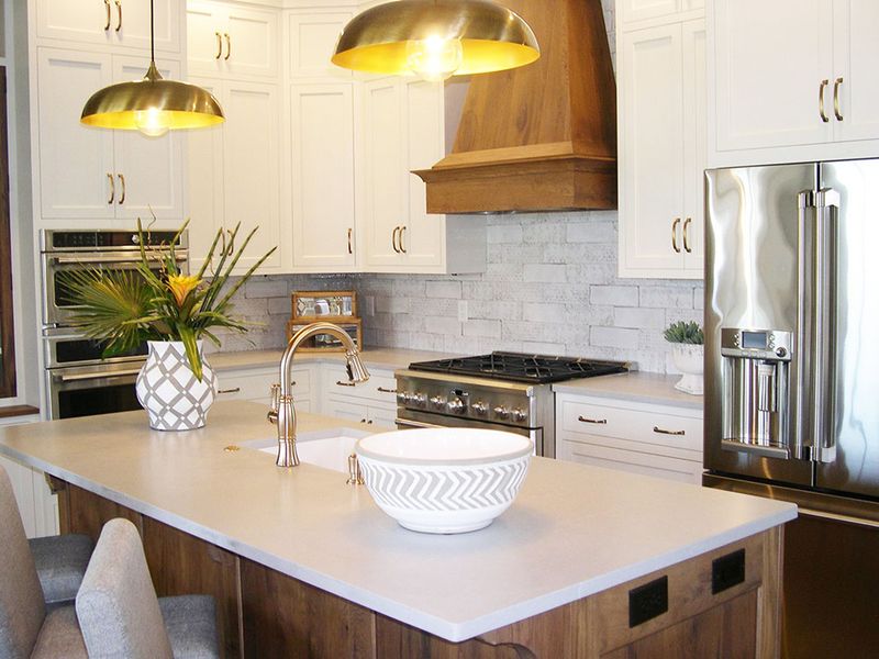 11 Outdated Kitchen Trends In Kentucky, And 9 Classics That Never Go Out Of Style - Decor Hint Natural Stone Or Quartz Countertops Stand The Test Of Time