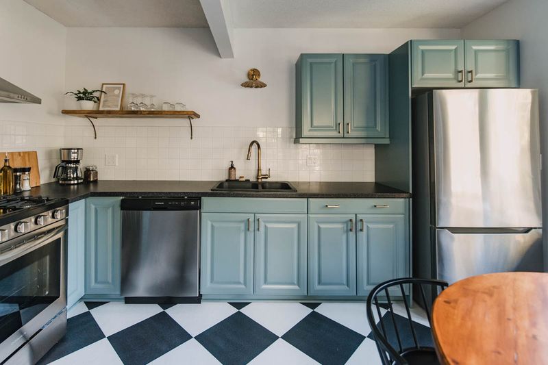 17 Blue Kitchen Cabinets That Display Elegance And Good Taste - Decor Hint Pastel Blue Retro Revival