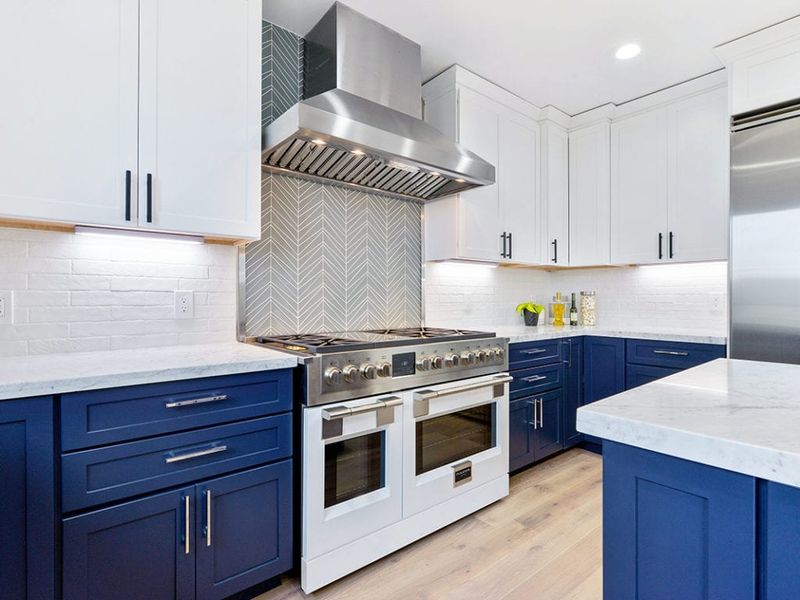 Avoid These 13 Kitchen Mistakes In Dayton Plus 10 Designer-Approved Upgrades - Decor Hint Ignoring Ventilation Needs