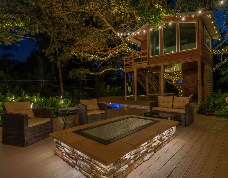These 10 Front Yard And Patio Looks Are Big In Washington DC Right Now - Decor Hint Mood Lighting