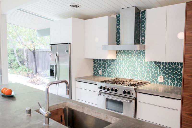 16 Best Kitchen Renovations Ever - Decor Hint Statement Backsplash Tile