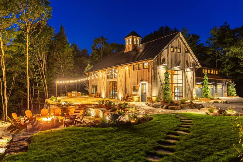 Modern Farmhouse Vibes: 11 Outdoor Looks Borrowed From 2025's Best Iowa Homes - Decor Hint Modern Farmhouse Outdoor Lighting