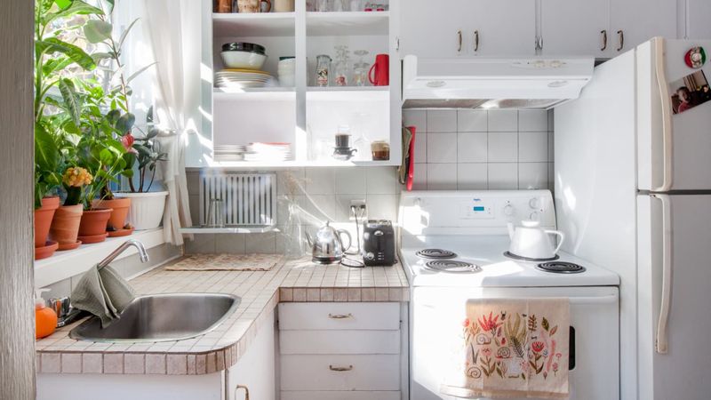 15 Kitchen Choices That Instantly Undermine A Sale In Lancaster Homes - Decor Hint Tiled Countertops