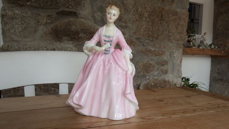 Watch Out For 9 Collectibles Oregon Experts Say Are Fading And 5 Now Worth Zero - Decor Hint Royal Doulton Figurines