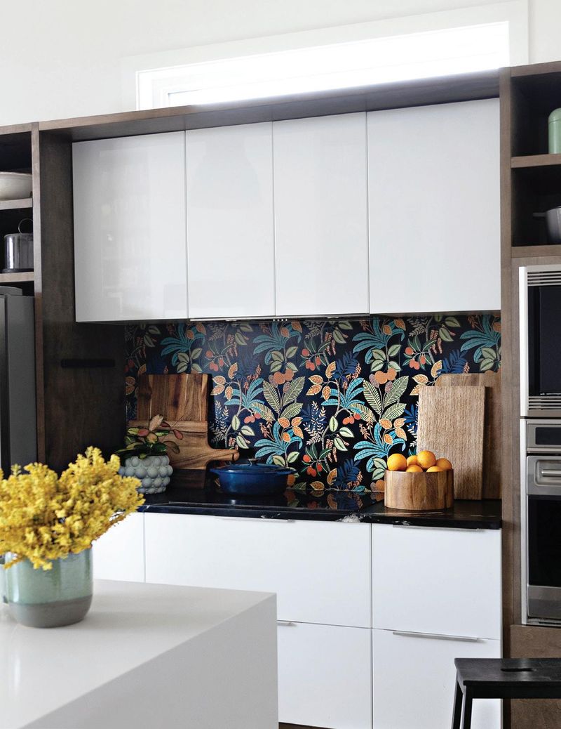 16 Kitchen Shades Chicago Kitchens Are Ditching In 2025 (Plus 4 That Were Never Cool) - Decor Hint Sparkly Glitter Paint: Kitchen Kryptonite