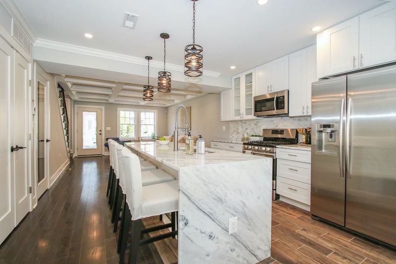 Designers Say These 34 Kitchen Features Are Always A Bad Idea - Decor Hint Massive Kitchen Islands with Poor Layout