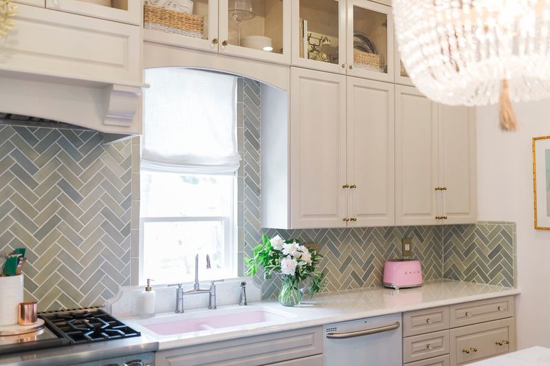 15 Kitchen Faux Pas That Make Indiana Homebuyers Cringe, According To Designers - Decor Hint Cabinet Proportion Problems