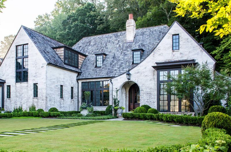 11 Bold Brick Curb Appeal Moves From Georgia Bungalows - Decor Hint Statement Brick Colors And Paint Techniques