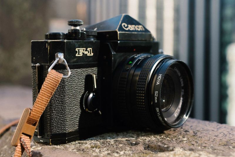 10 Items New York Flea Markets Are Selling In 2025: Antiques On The Rise - Decor Hint Analog Photography Equipment