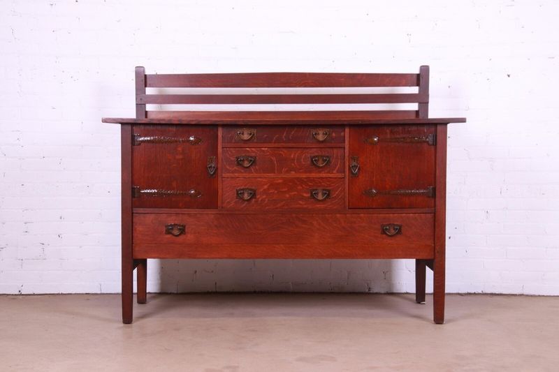 11 Antique Interior Items That Are Practically Worthless Nowadays (Plus 8 That Are Worth A Fortune) - Decor Hint Valuable: Arts And Crafts Movement Furniture