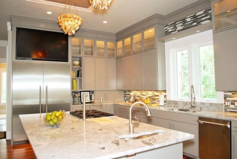 Design Trouble In Vacationland: 16 Kitchen Icks Turning Buyers Away In Maine - Decor Hint Overloaded Island Disasters