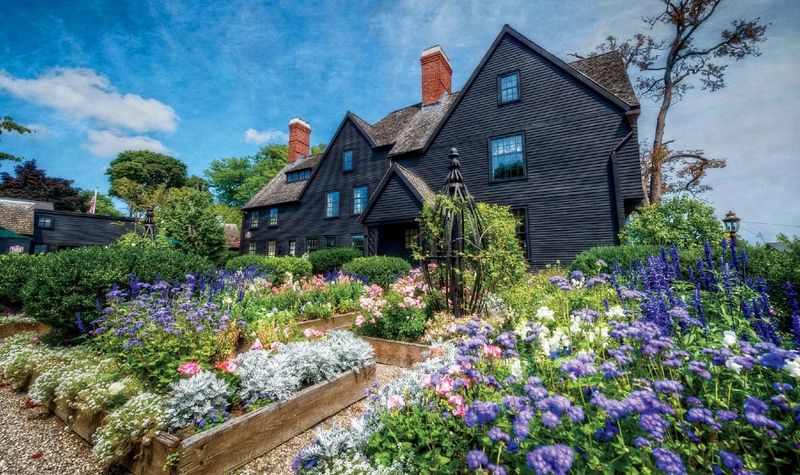 50 Photos Of Famous Historic Houses In Each US State - Decor Hint The House Of The Seven Gables, Massachusetts