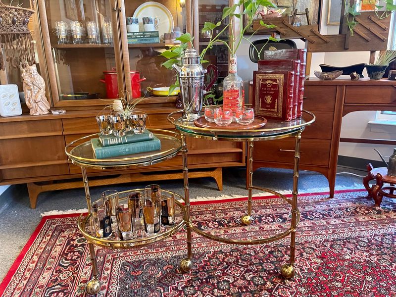 19 Interior Trends That Are Making Antique Collecting Cool Again - Decor Hint Bar Carts With Vintage Glassware