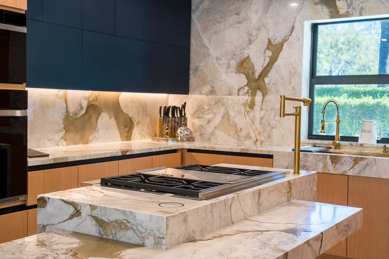 10 Features That Cheapen Your Colorado Kitchen (And 10 That Add Instant Class) - Decor Hint Natural Stone Countertops