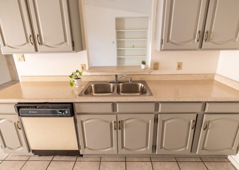 10 Kitchen Items That Drain Charm From Tennessee Homes (And 9 Stunning Upgrades Designers Swear By To Transform Your Space) - Decor Hint Laminate Countertops That Fool Nobody