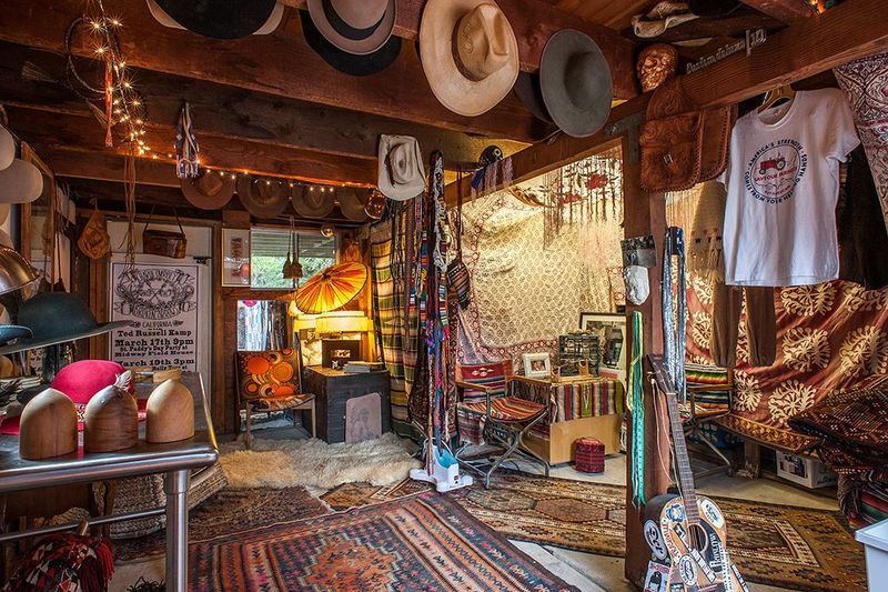 8 Pieces In Montana Homes That Lost Worth Fast And 3 That Had None From The Start - Decor Hint Southwestern-Inspired Decor