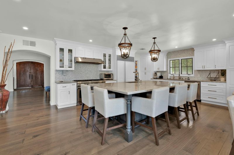Designers Reveal 15 Kitchen 'Icks' That Are Dealbreakers For Georgia Buyers - Decor Hint Limited Counter Space