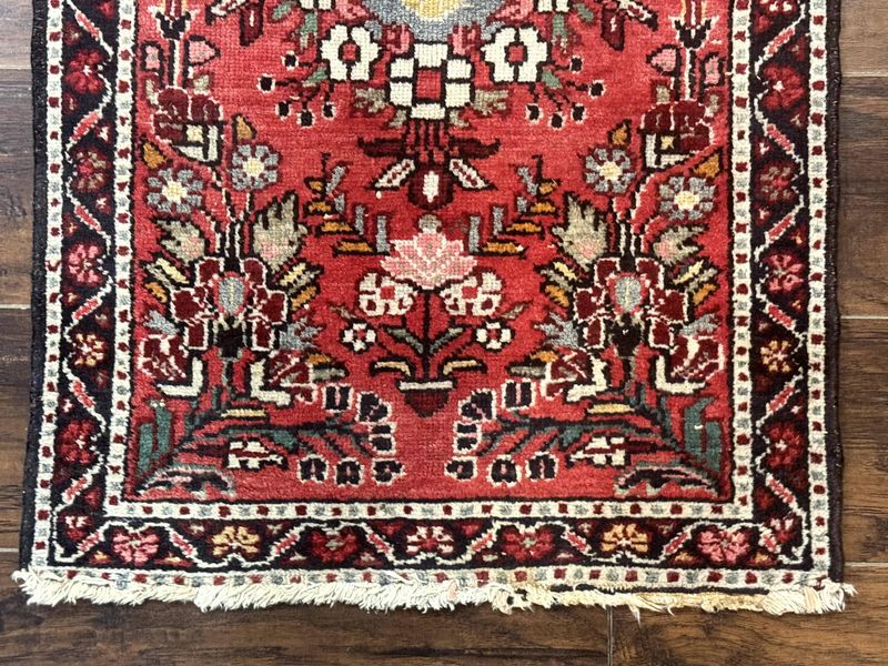 11 Antique Interior Items That Are Practically Worthless Nowadays (Plus 8 That Are Worth A Fortune) - Decor Hint Valuable: Antique Persian And Oriental Rugs
