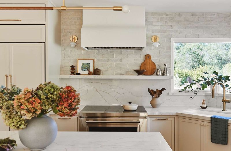 Ready For A Change 20 Kitchen Shades That Outshine Green Next Year - Decor Hint Sandy Beige