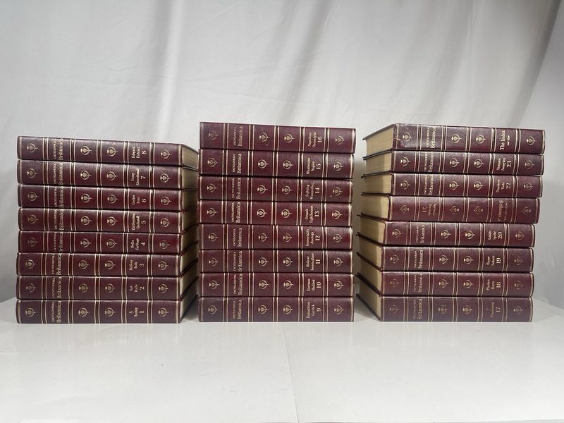 7 Antiques Georgia Experts Say Are Worthless - And 7 They'd Never Touch - Decor Hint Old Encyclopedia Sets