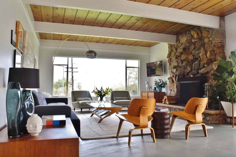10 Stylish Retro Decor Pieces Back In Style And 6 You Should Still Avoid - Decor Hint Mid-Century Modern Chairs