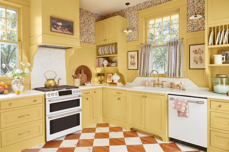 6 Kitchen Shades Falling Out Of Favor In Winder And 9 That Still Work Anywhere - Decor Hint Butter Yellow