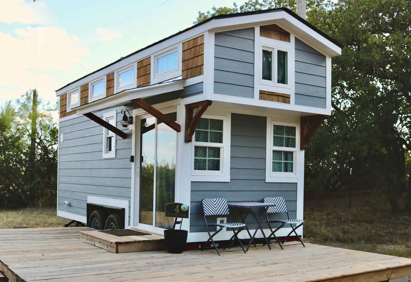 22 Coolest Tiny Homes On Wheels Cruising Around Texas - Decor Hint Elevated Bunkhouse Tiny