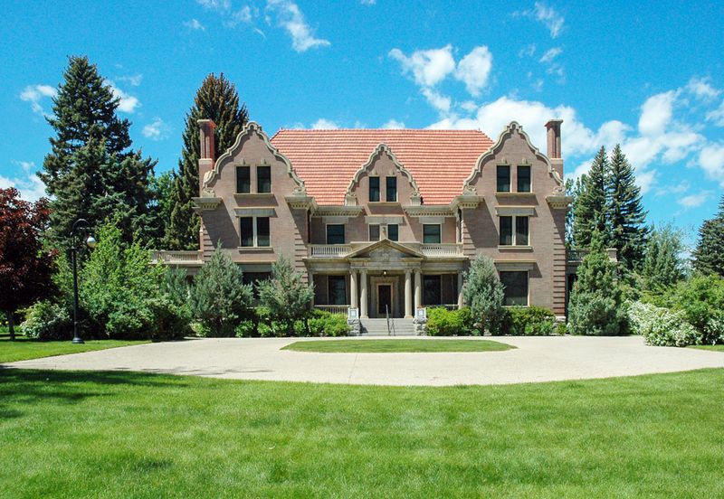 50 Photos Of Famous Historic Houses In Each US State - Decor Hint Trail End State Historic Site, Wyoming