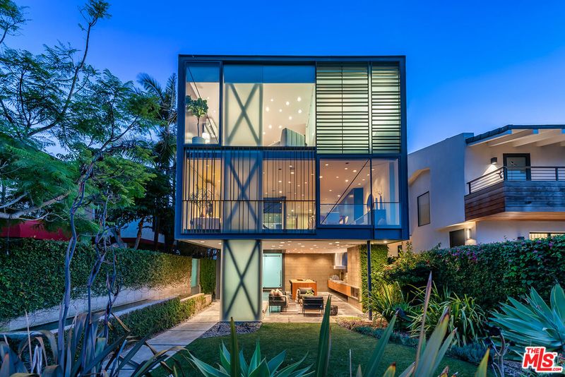These 23 Mansions Are Breaking Price Records Especially In Beverly Hills And Miami - Decor Hint Venice Canals Mansion