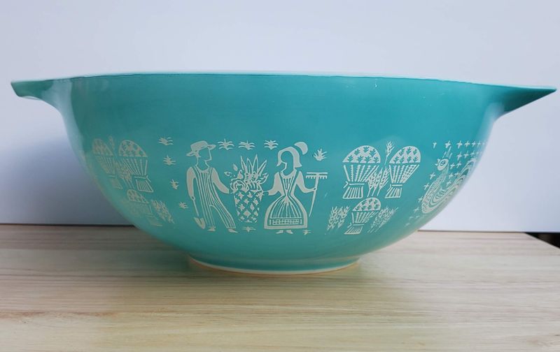 18 Valuable Things To Look For At Goodwill - Decor Hint Vintage Pyrex Dishes