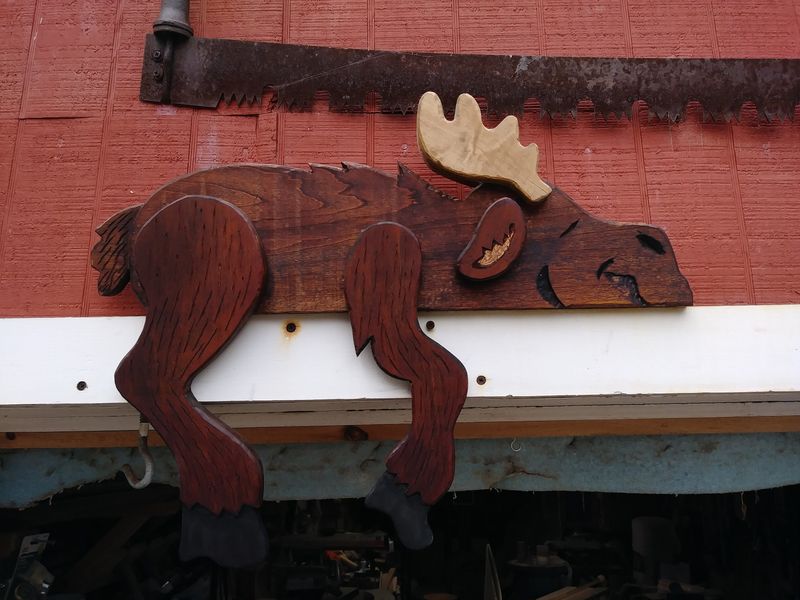 9 Vermont Collectibles Nobody Wants Anymore (And 3 Still Loved By Collectors) - Decor Hint Cheap Souvenir Wood Carvings