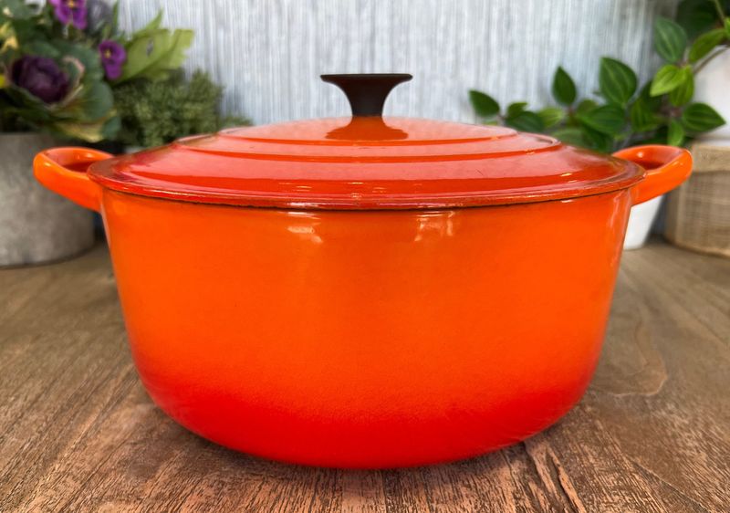 9 Antiques In Olympia Homes That Could Sell Big And 4 That Have Lost Their Luster - Decor Hint Vintage Enamel Kitchenware