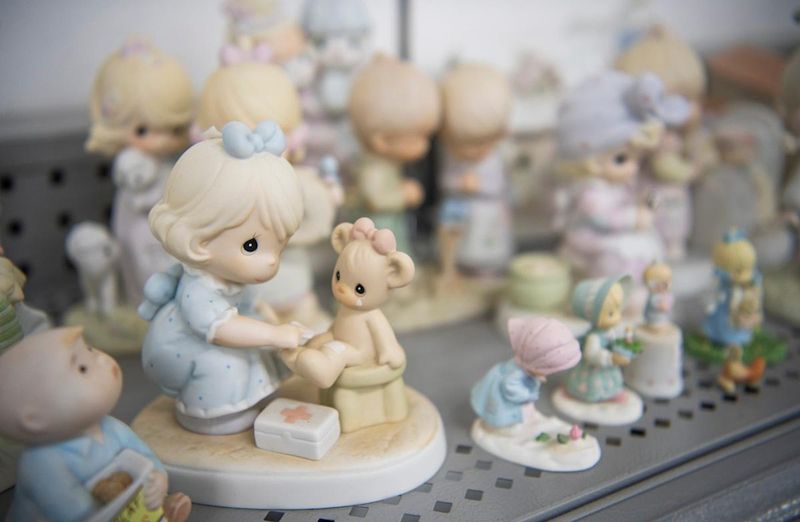 Texas Antique Market Forecast: 9 Items That'll Soar In 2025 (And 9 That Won't) - Decor Hint Precious Moments Figurines