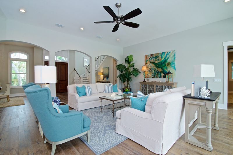 12 Coastal Decor Ideas In Oceanside Homes Getting Popular Again And 3 That Always Look Right - Decor Hint Soft Blue And Sand Color Palettes