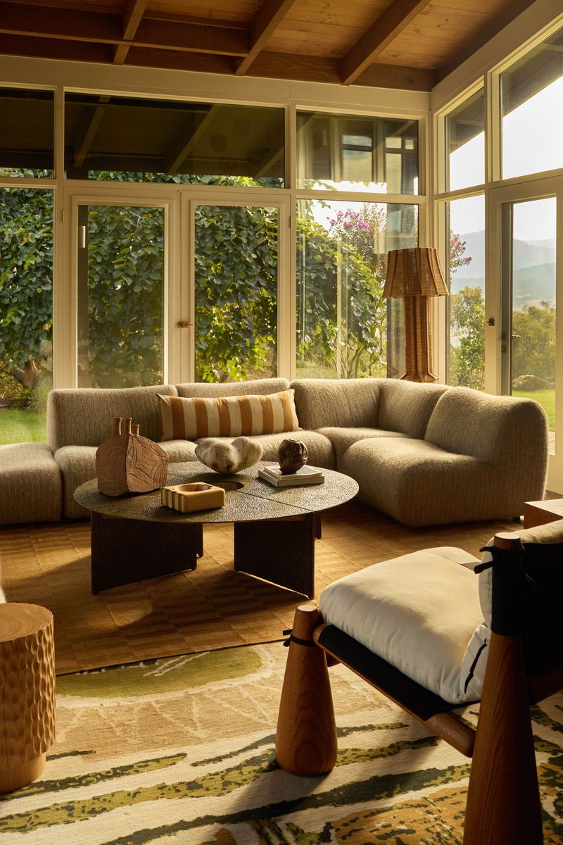 A Sunroom That Frames Nature Like Art
