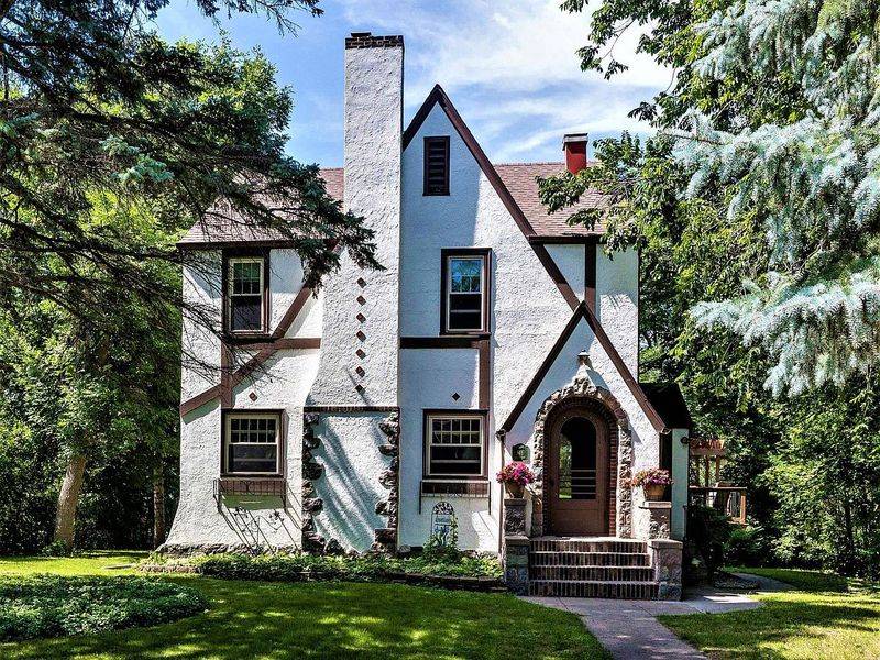 8 Charming Minnesota Curb Appeal Styles That Make Neighbors Stop And Stare - Decor Hint Tudor Charm