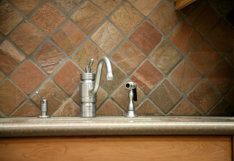 11 Outdated Backsplash Styles + 8 Ugly Choices - Decor Hint Diagonal Tile Layouts