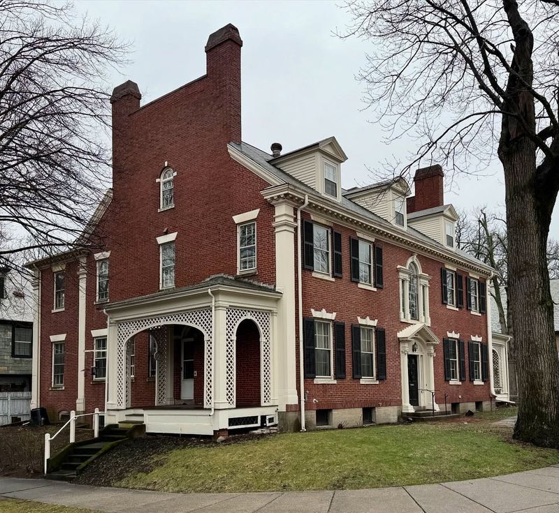 21 Historic Mansions In Indiana That Preserve Their Classic Appeal - Decor Hint Avery House