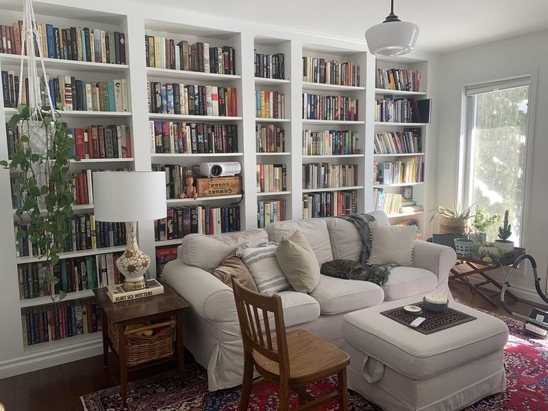 18 Features Buyers Are Starting To Avoid In Modern Homes - Decor Hint Overly Personalized Spaces