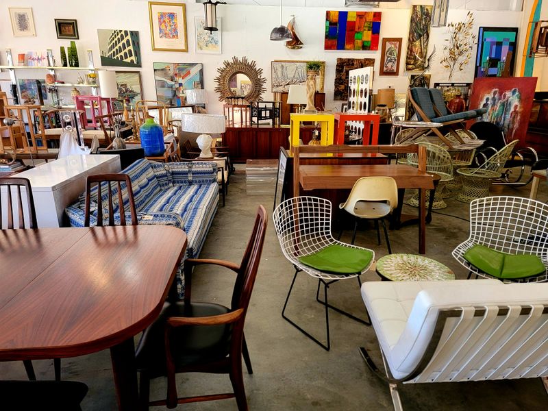 Spot Mid-Century Pieces
