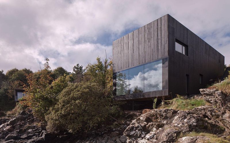 Remote Black Cabin – Isle of Skye, Scotland