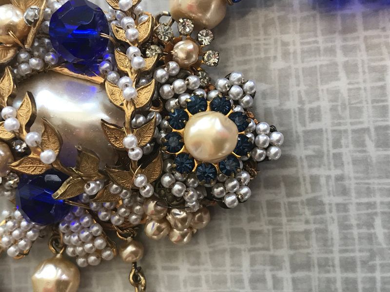 Thinking Of Selling Grandma's Antiques? Here Are 22 Things That Could Be Worth Thousands - Decor Hint Vintage Costume Jewelry
