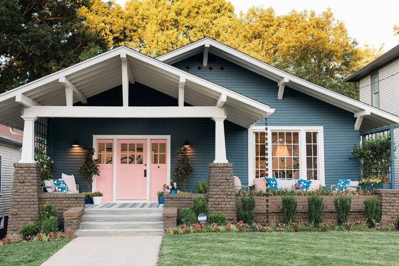 8 Tennessee Curb Appeal Looks That'll Have You Saying "Bless This House" - Decor Hint Charming Craftsman Details