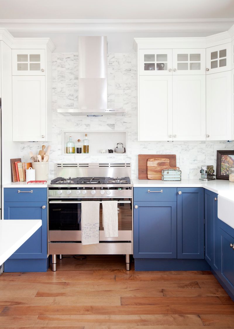 16 Hot Home Trends Predicted To Fade And 5 That May Age Poorly Even Sooner - Decor Hint Two-Tone Cabinetry with Stark Contrast