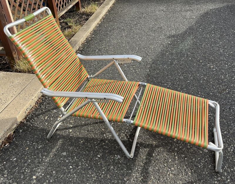 10 Things in Grandma's House That Could Be Worth A Ton Of Money (And 11 That Are Pretty Worthless) - Decor Hint VALUABLE: Retro Vinyl Lounge Chairs