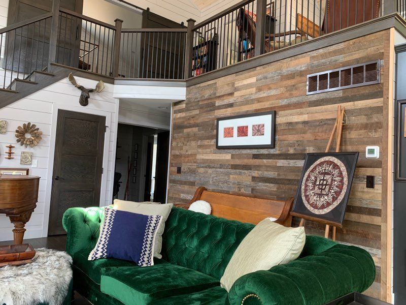 See 7 Things In Kentucky Houses Trending Up And 7 That Never Lost Their Charm - Decor Hint Reclaimed Barn Wood Adds Rustic Elegance