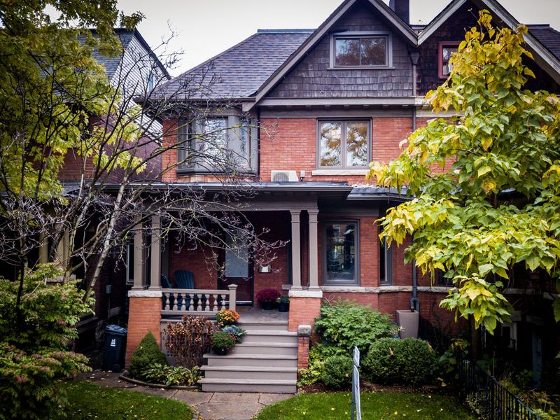 9 Vintage Houses That Still Look Exactly Like They Did Years Ago - Decor Hint 1905 Century Home: Edwardian Elegance Preserved