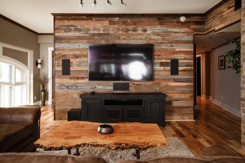 11 Ways To Bring Nebraska's Natural Beauty Into Your Home Decor - Decor Hint Reclaimed Barn Wood Accents