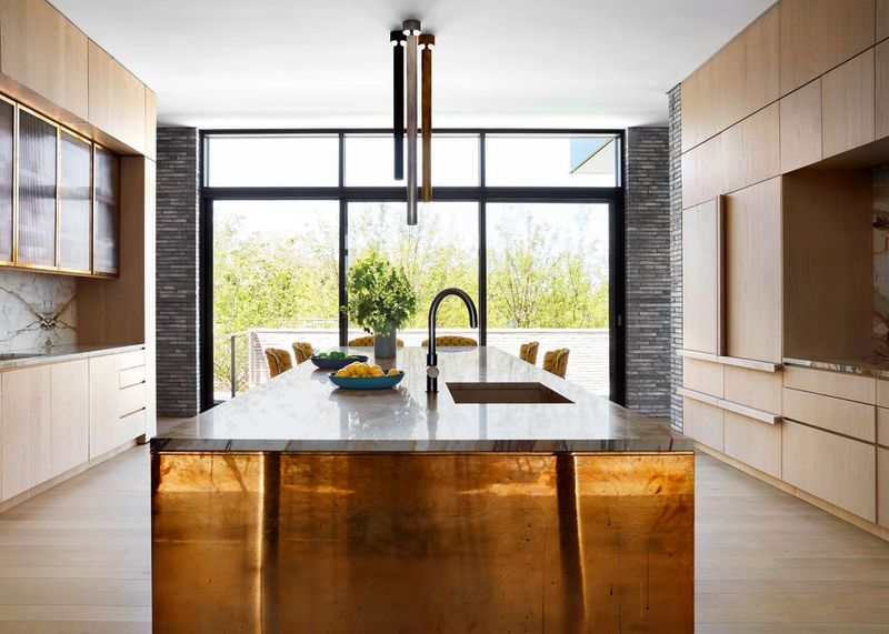 7 Things Making California Kitchens Look Cheap (Plus 7 That Instantly Elevate Them), According To Designers - Decor Hint Mixed Material Finishes